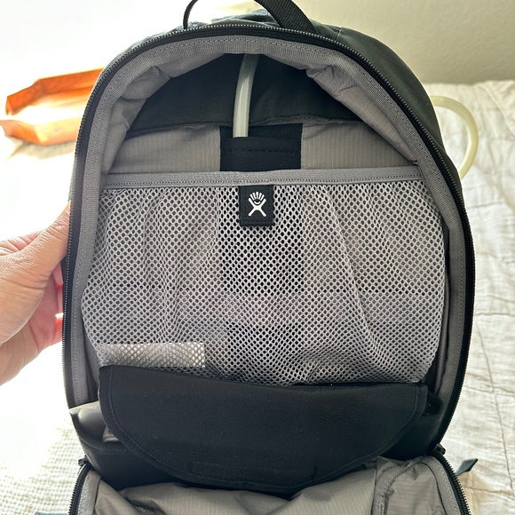 Hydro Flask 14L Down Shift Hydration Pack, 14L Pack, Black - Picture 8 of 12